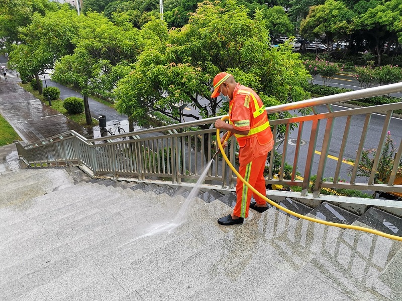 加强垃圾分类，提升市政清运效率—打造绿色低碳城市的新模式